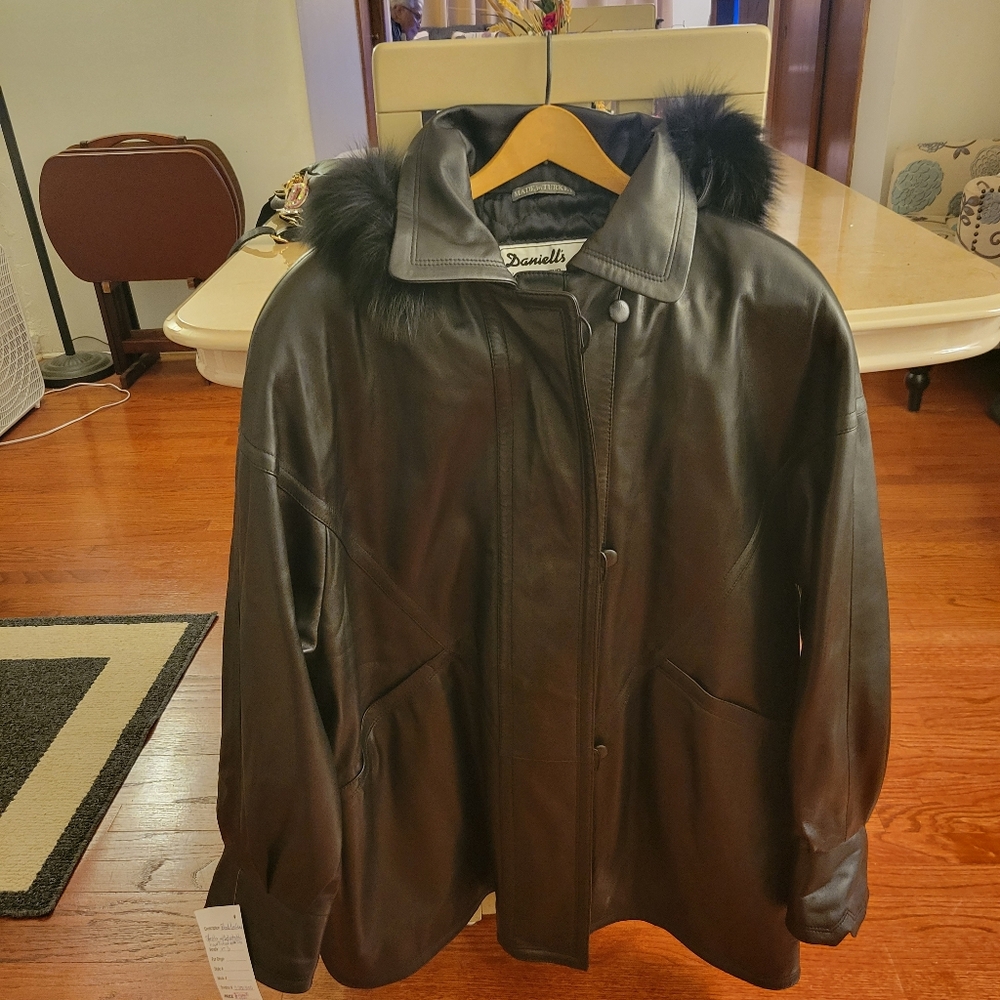 NWT Black Leather Stroller Detachable Hood Trimmed with Fox